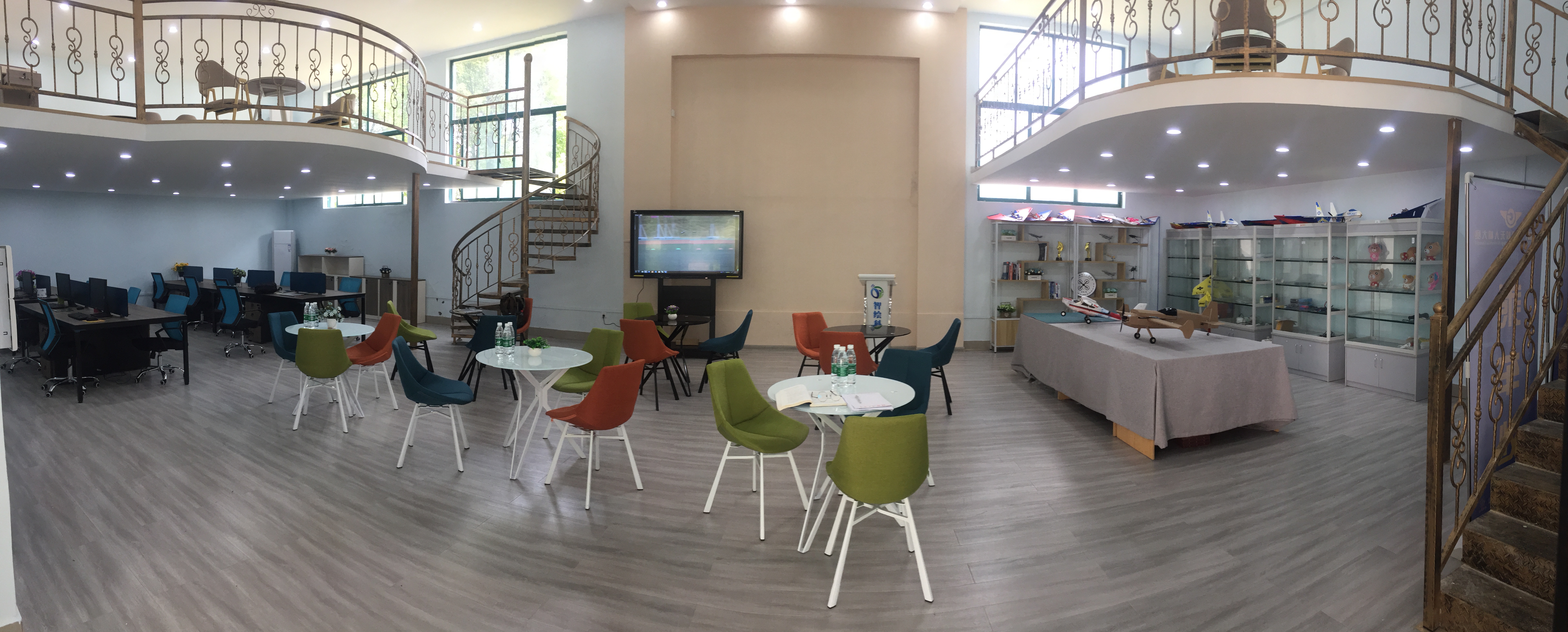 协会实验室全景（都快到了下半个学期才配置完）