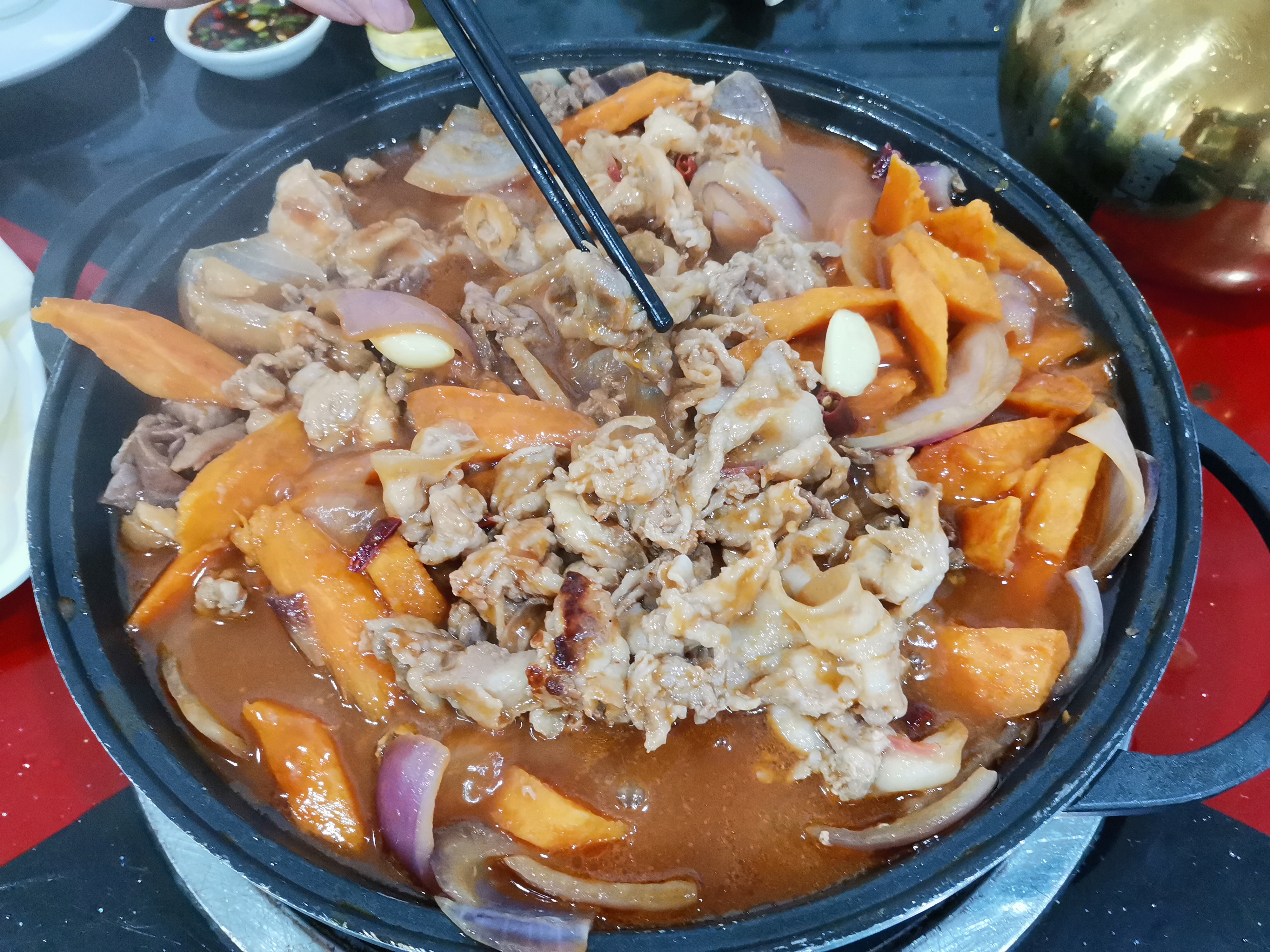 回校后的晚餐，依旧是大口吃肉😂